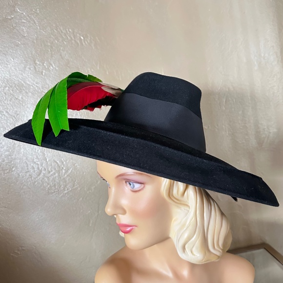ASTOUNDING 1940s\' BLACK FELT WIDE BRIM HAT WITH FEATHER \